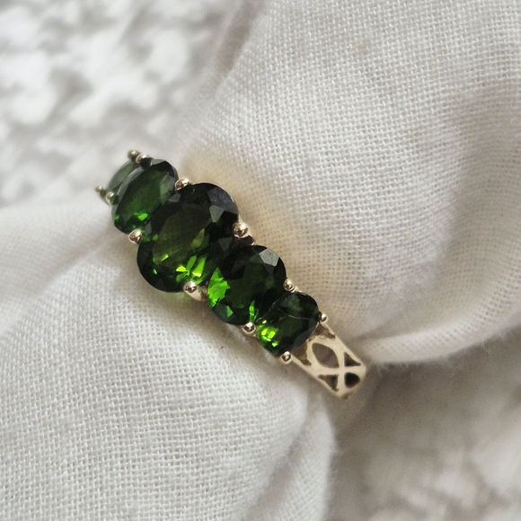 Vintage 10k Yellow Gold Chrome Diopside Three Stone Cocktail Ring - Picture 3 of 9